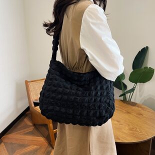 Fashionable capacious shoulder bag one shoulder with diamond pattern