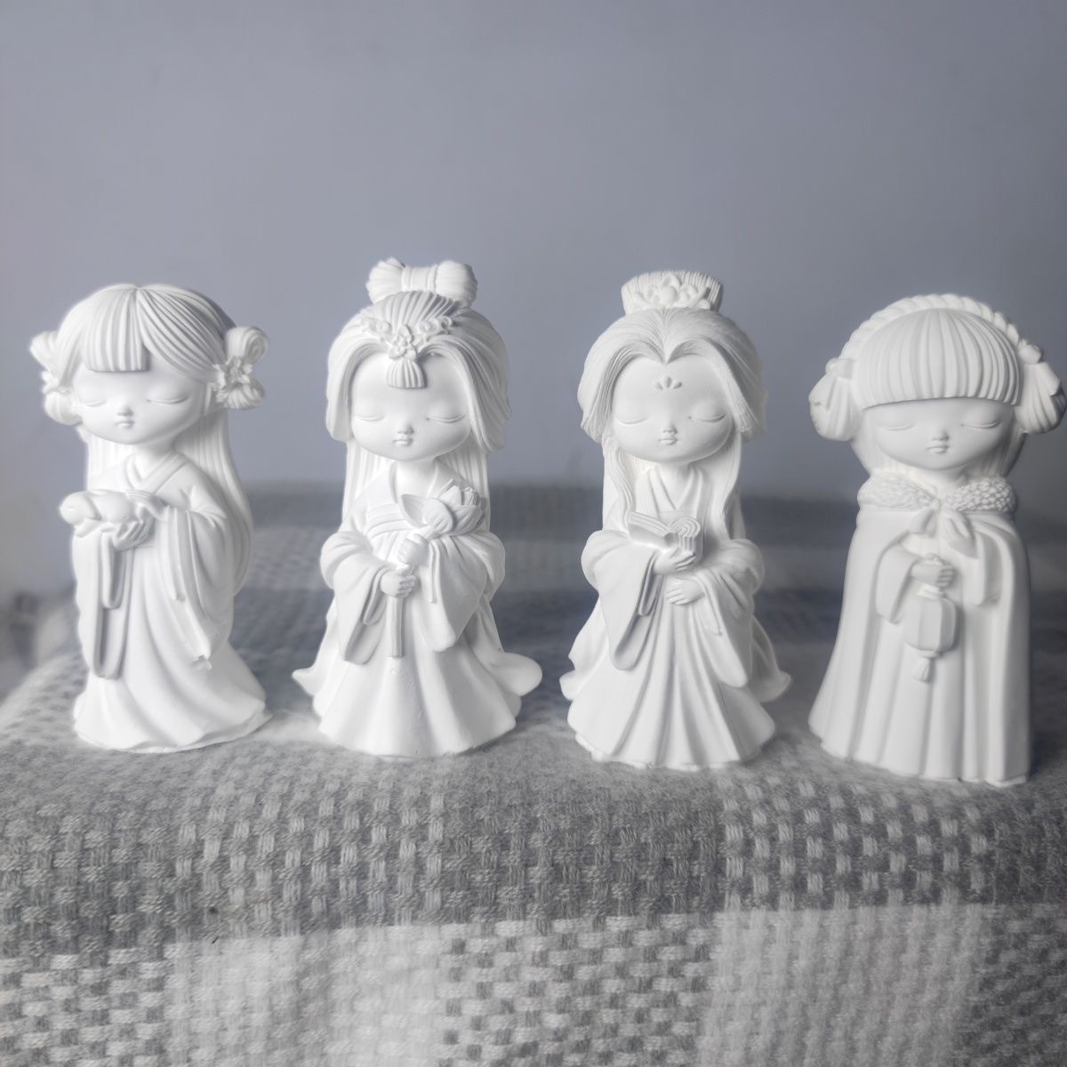 Ancient-style maid new 3D plaster doll, colored plaster doll, suitable for children aged 3-6, also suitable for college students