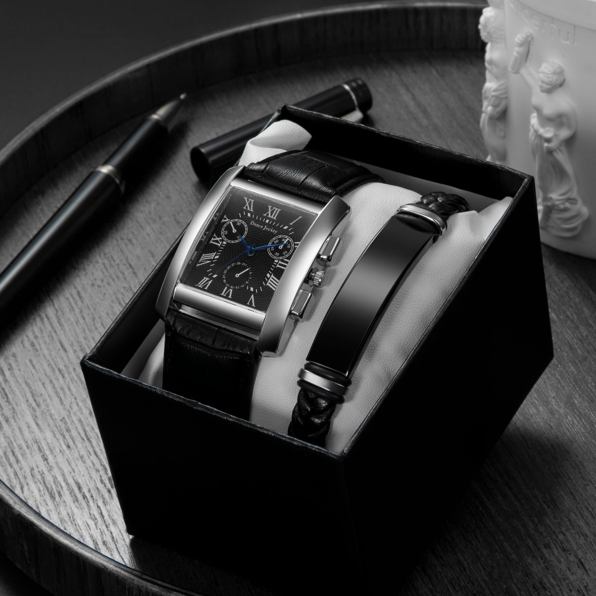 Foreign trade new fashion suit men's watch bracelet watch box blue pin men's watch quartz watch