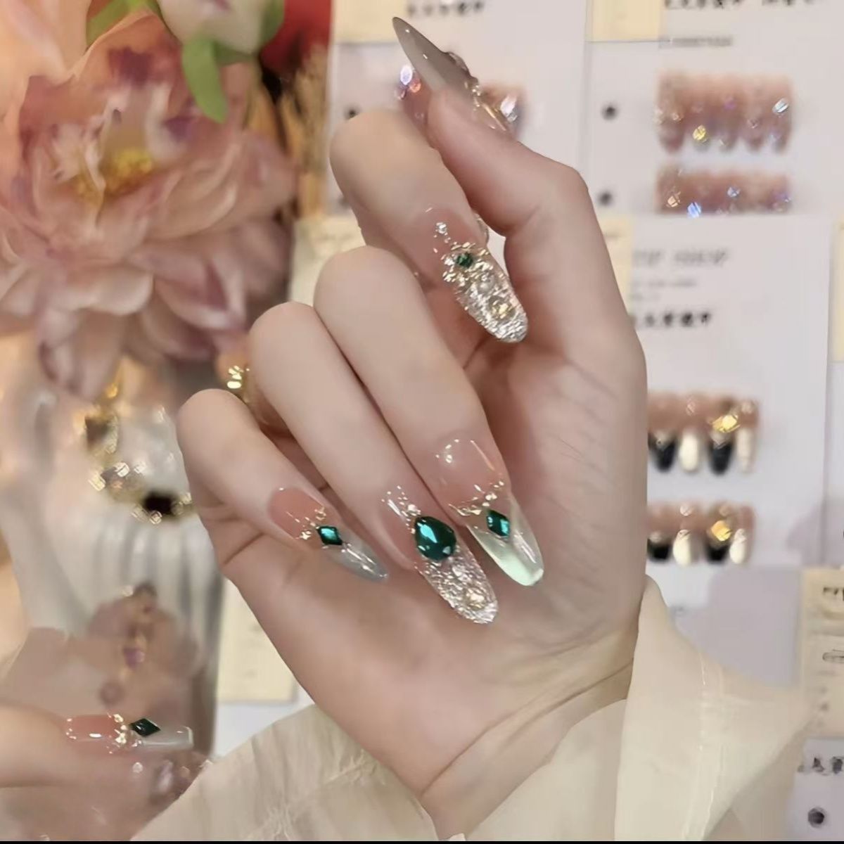 Monica verde francés hecho a mano piezas de armadura acabadas al por mayor estilo de uñas de verano de longitud media