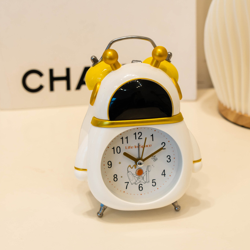 Venta directa de fábrica astronauta pequeño reloj de alarma niños reloj despertador estudiante especial despertador artefacto dibujos animados reloj de alarma de escritorio