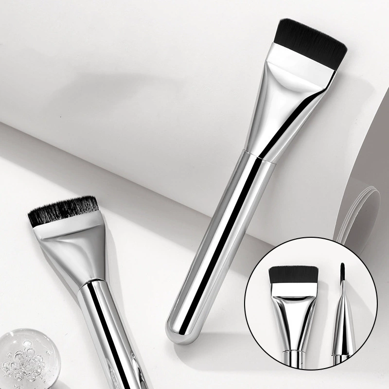 Foundation Brush (flat) — silver handle, PVC protective cover, no-trace blending, 14×3×2 cm