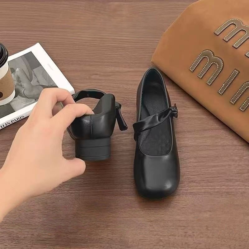 No cansarse pies temperamento de color champagne tacones altos zapatos de verano 2026 nuevos zapatos casuales de moda interior de altura única