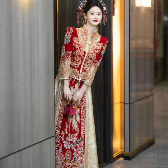 Xiuhe Dress Bride's Wedding Dress 2024 New Slimming Champagne Style Wine Dress New Chinese Style Wedding Dress Heavy Industry Velvet