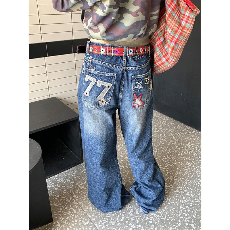 Jeans vintage con toppa ricamata a stella e lettera, vestibilità ampia, gamba dritta, in denim, stile casual streetwear, estetica Instagram, abbigliamento maschile_voghion.com
