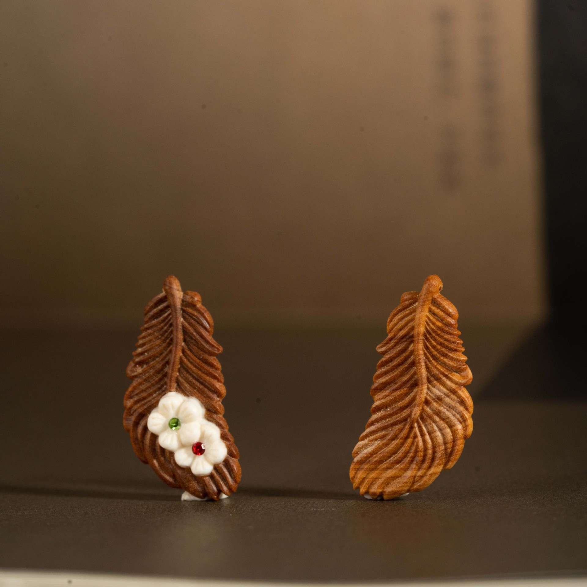 Natural Laoshan sandalwood carving inlaid with mammoth ivory, refrigerator magnets, decorative beads, accessories, Buddhist beads, decorative pendants