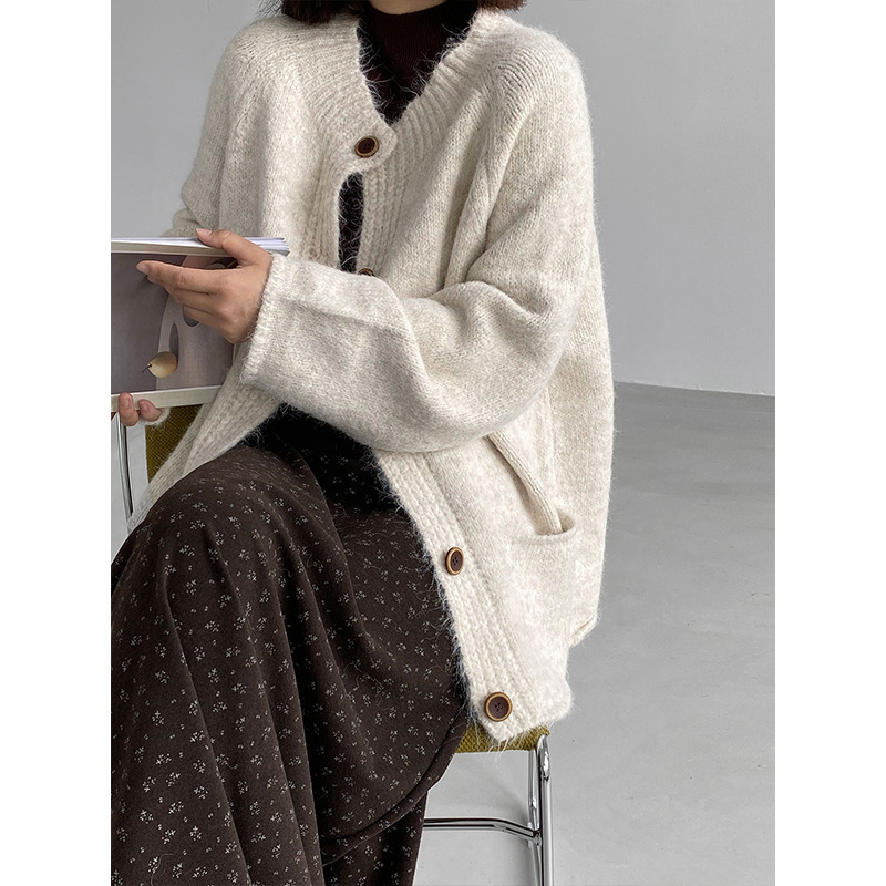 Jiangzuo Korean-style thick, loose-fitting sweater coat for women, autumn retro design with large pockets, soft and comfortable knit cardigan J8626