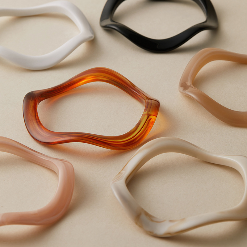 Wavy design acrylic fashionable bracelet, material, high-quality style, simple and elegant design, European style