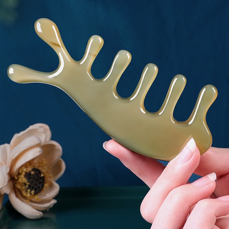 厂家批发按摩梳子头皮经络天然牛角梳头部按摩器刮鼻全身通用神疗