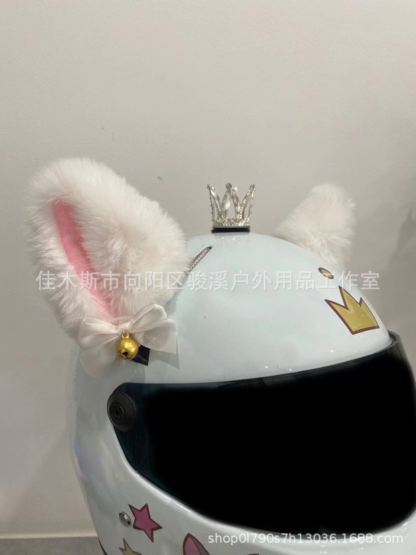 헬멧없이 크라운의 쌍에 흰 고양이 귀 분말