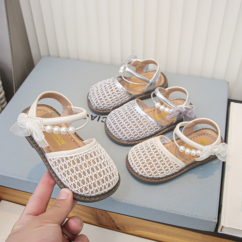 Sandalias para niñas 2025 nuevos zapatos de verano para niños moda Baotou zapatos de princesa tejidos zapatos de playa de suela blanda para niñas image 4