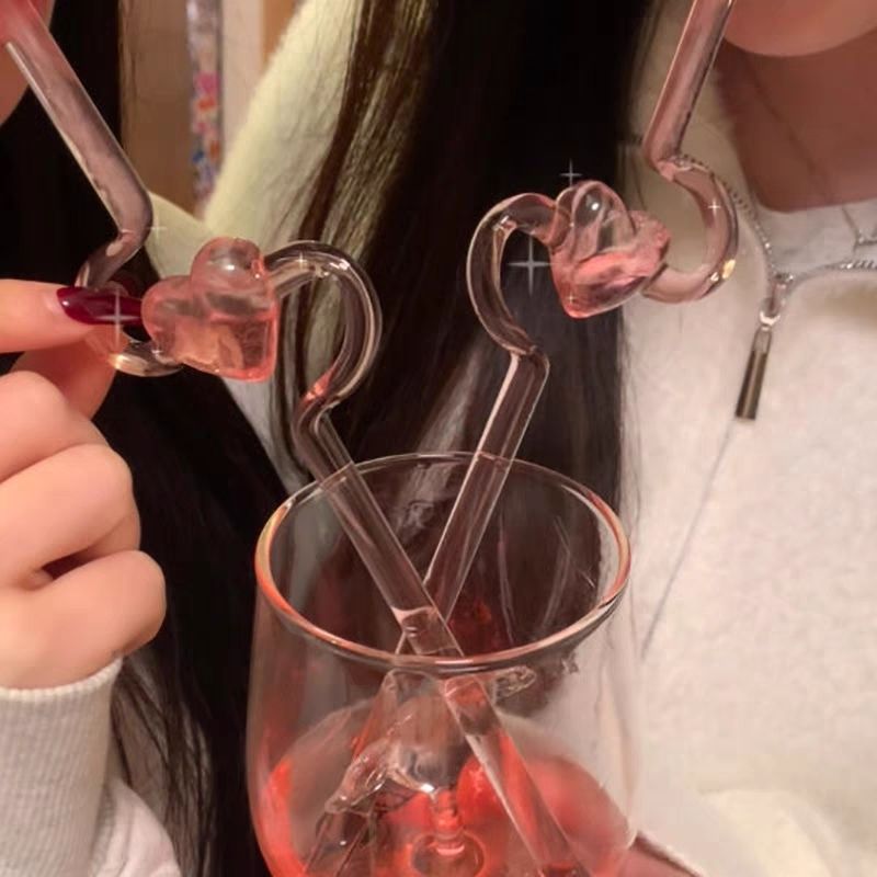 Paja de vidrio para que el bebé se enamore de beber agua, amor, corazón de una niña, pareja de alto valor facial, artefacto de amor