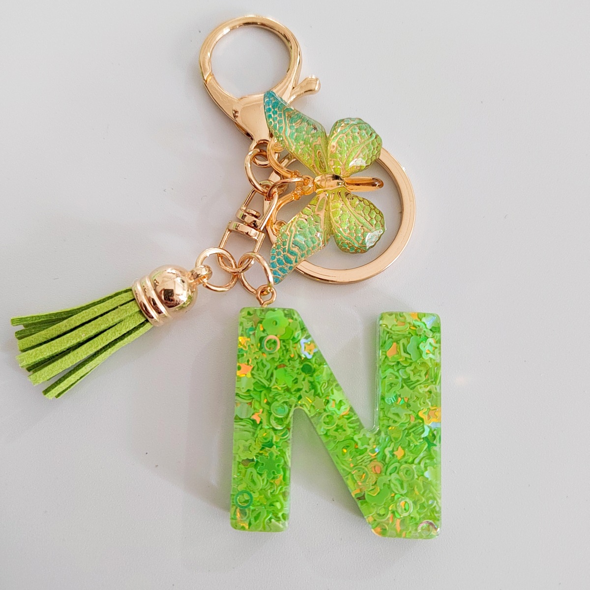 26 letras inglesas llavero colgante estrella verde brillo gota resina colgante llavero de personalidad europea y americana