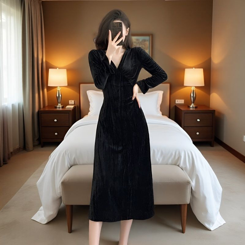 设计感法式轻奢V领中长裙2025秋冬新款气质赫本风丝绒连衣裙女|undefined