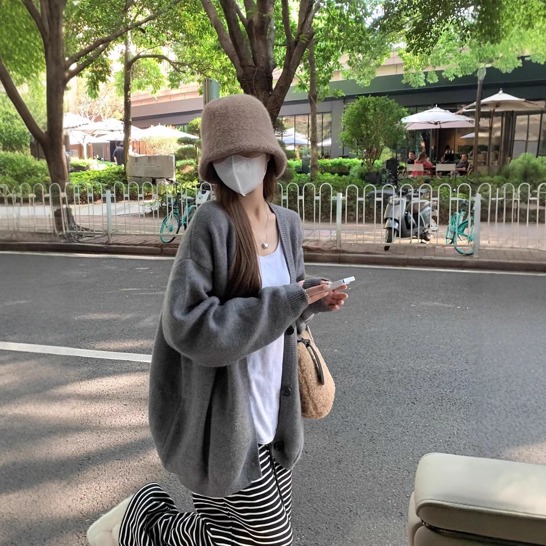 Korean-style Retro Lazy V-neck Sweater Coat Women's Early Spring Soft Waxy Loose Niche Casual Slimming Knitted Cardigan