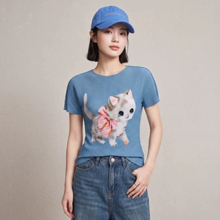 减龄氛围感T恤 浅蓝底蝴蝶结猫咪印花三宅压褶修身通勤薄款短袖