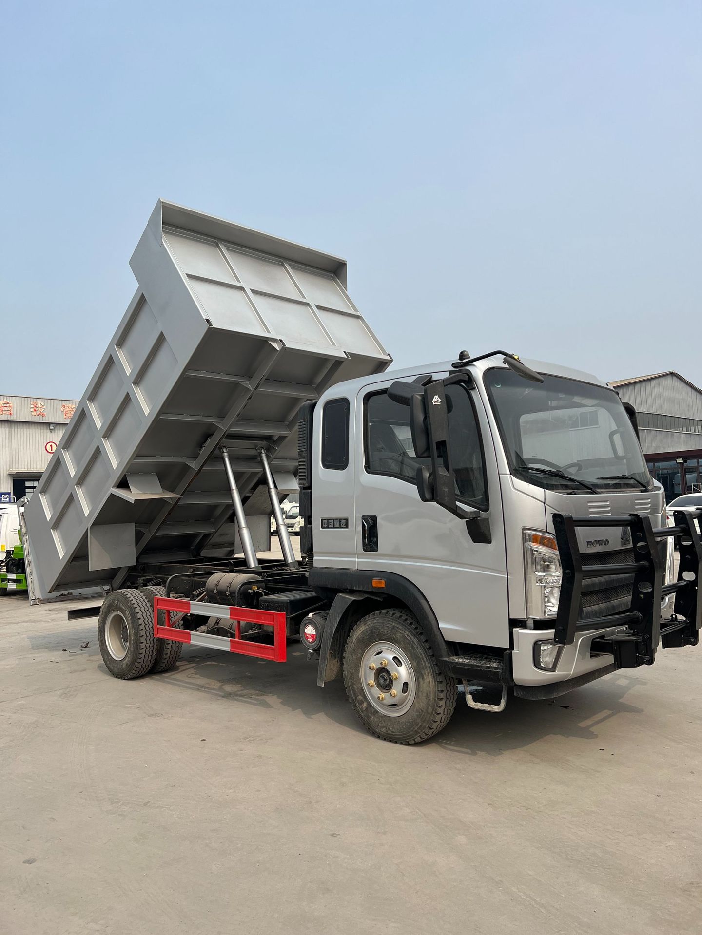 Cross-Border Supply of Small Howo Dump Trucks, 5-Ton Self-Loading Construction Transport Vehicles, Howo Light Trucks, 4X2 Small Dump Trucks