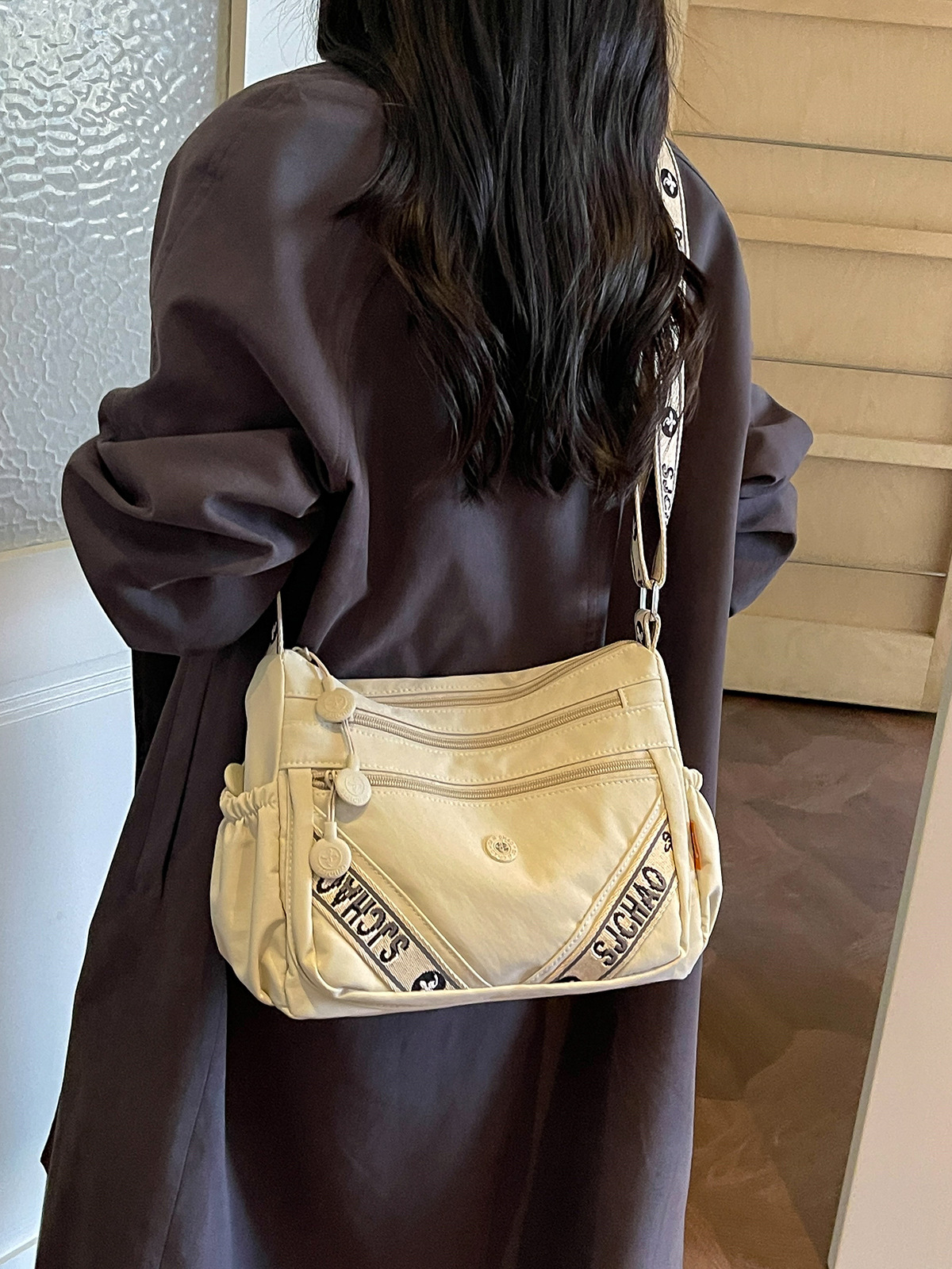 Bolsa de tela de nylon de gran capacidad de flujo para mujeres 2026 nuevo tipo de bolso de hombro ligero y simple de viaje a la oficina bolsa de ocio