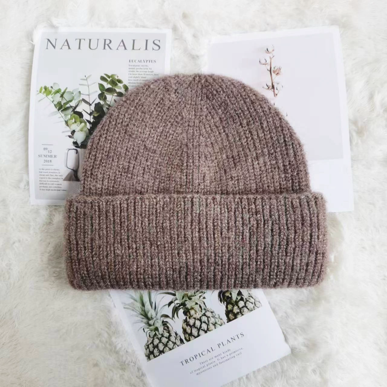 Шерстяная шапка мужская и женская зимняя простая теплая утолщенная однотонная шерстяная вязаная шапка с двойными складками