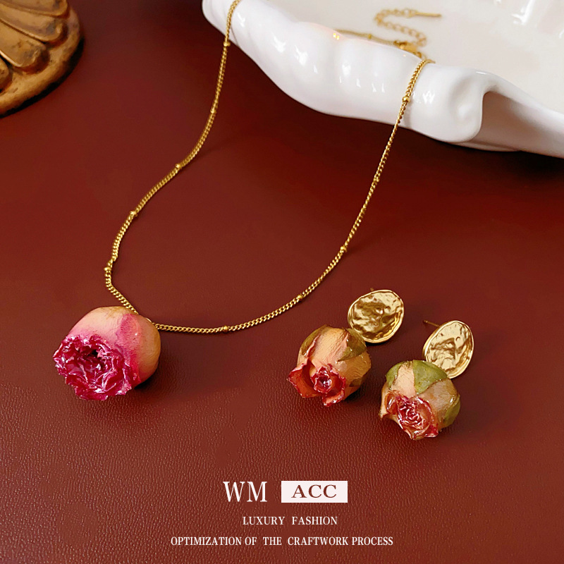 Pendientes de flor de rosa inmortal con aguja de plata Pendientes de lujo ligero francés de alta gama Conjunto de joyería de temperamento de nicho retro de moda