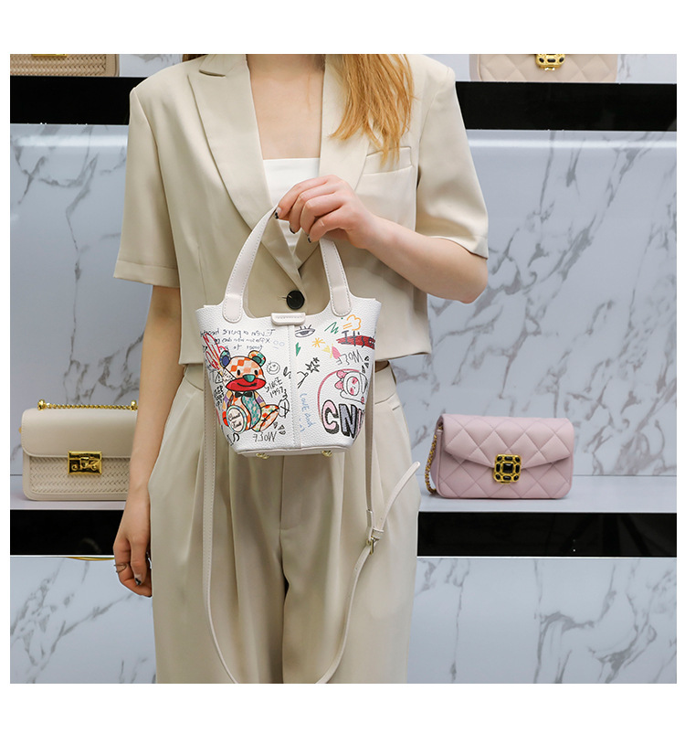 Little Bear Graffiti Basket Bucket for Women 2024 New High end Fashion Versatile Handheld Crossbody Bag_voghion.com