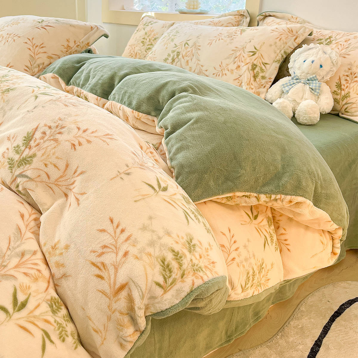 Juego de cuatro piezas de lana de leche de invierno, cama gruesa, sábana de otoño e invierno más funda de edredón de terciopelo, sábana de dormitorio de terciopelo de coral, juego de tres piezas