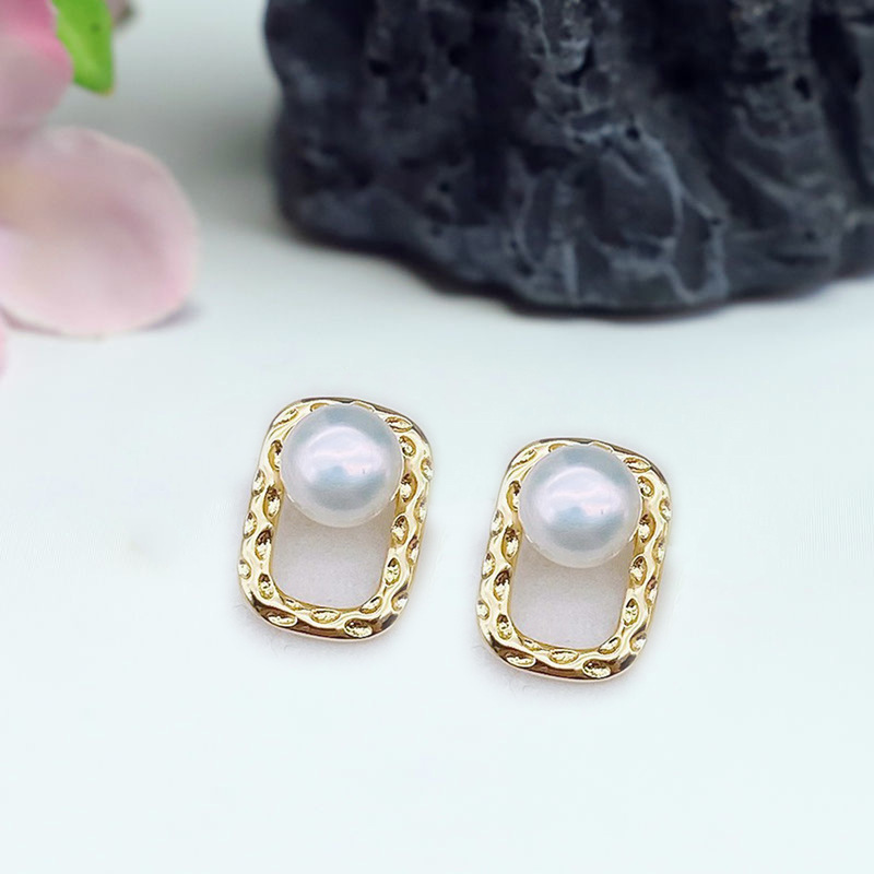 골판지 상자 진주 귀걸이 (골드 + 화이트 비즈)