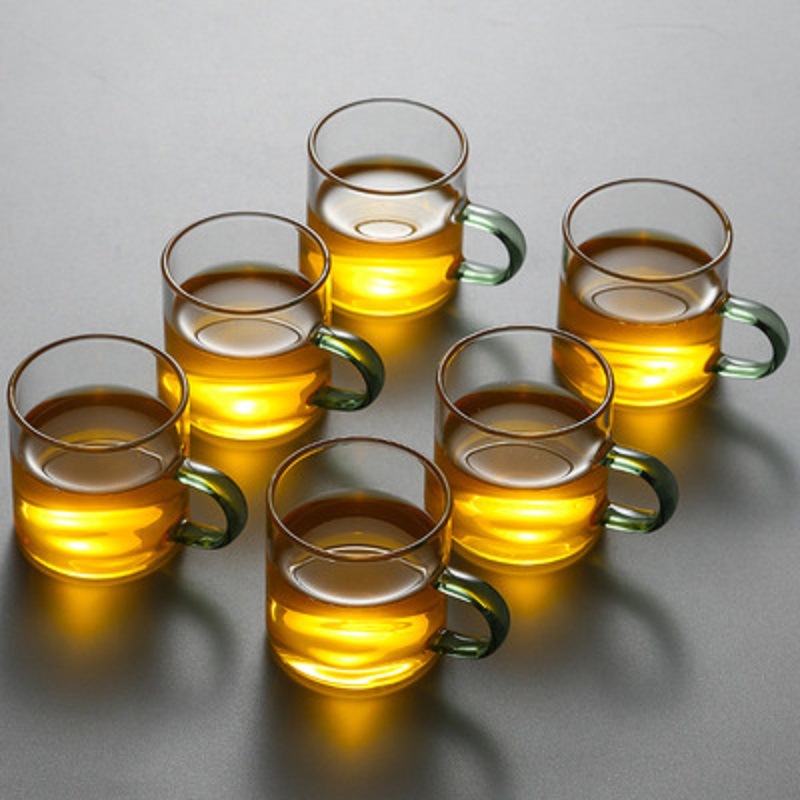 Venta al por mayor de vidrio borosilicato pequeña taza de té mango de color taza de vidrio con mango taza de té de Kung Fu transparente