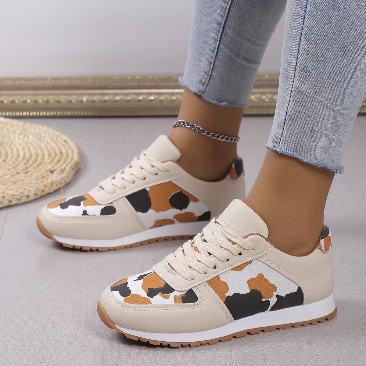 2023 neue lässige Sportschuhe zum Schnüren mit dicken Sohlen und Leopardenmuster, Damen-Außenhandel, große Low-Top-Einzelschuhe, grenzüberschreitende Laufschuhe_voghion.com