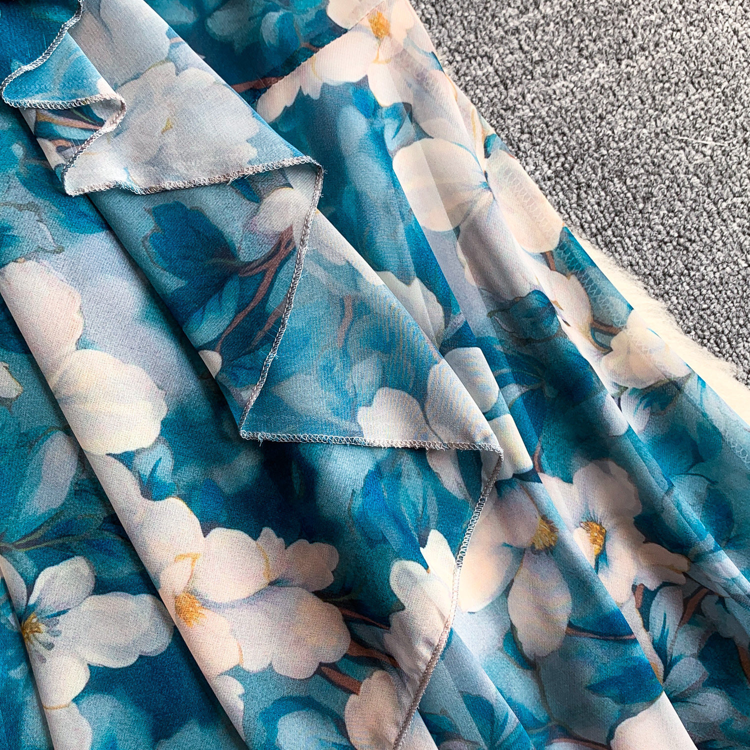 French Style Bell Sleeve V Neck Printed Long Dress for Women Elegant Sophisticated Summer Dress_ecoleips.com