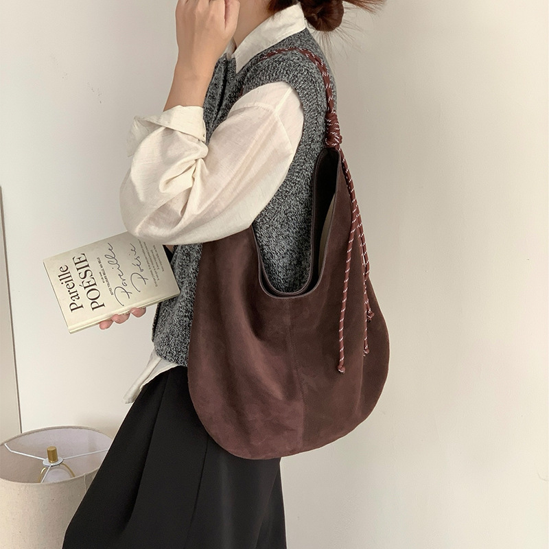 Sac fourre-tout en cuir givré à bandoulière simple pour femme, nouveau style paresseux, capacité en corde tissée à la mode 2024_voghion.com