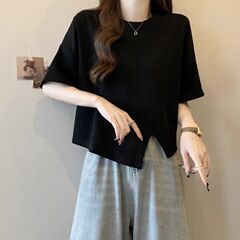 2-300斤の特大サイズの正肩半袖tシャツ女性の夏の新型はやせてお腹が不規則に開いている上着ins