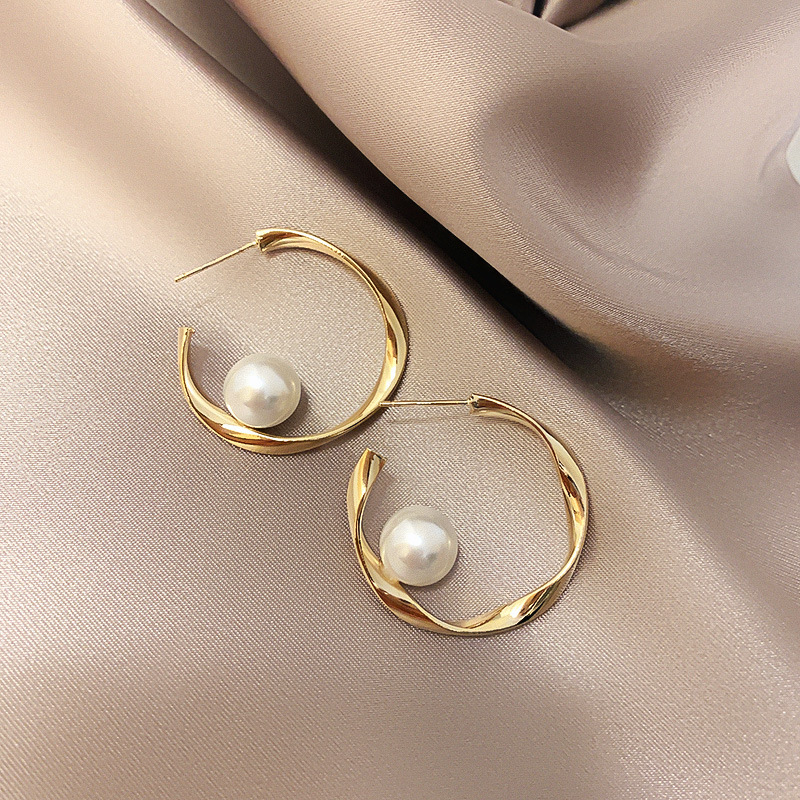 1 Pair Elegant C Shape Diamond Alloy Earrings display picture 3