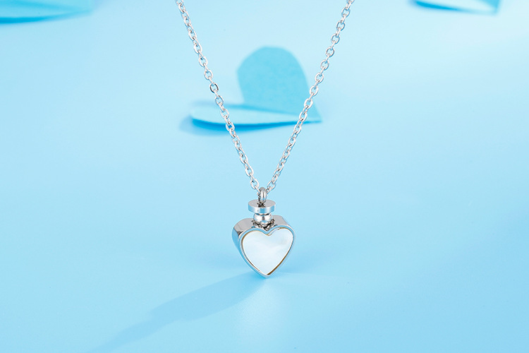 Fashion Heart Shape Clavicle Necklace Fashion Personality Heart-Shaped Shell Titanium Steel Necklace For Women Wholesale_colorza_17
