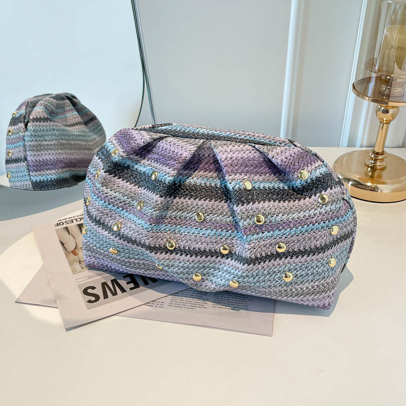 Verano nuevo temperamento versátil simple plegado estilo estilo extranjero alto sentido de nicho sentido de diseño bolso de mano ligero para mujeres