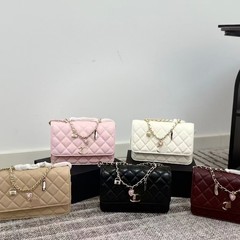 25新款真皮鱼子酱包包女百搭小方包爱心吊坠链条单肩斜挎包高级感
