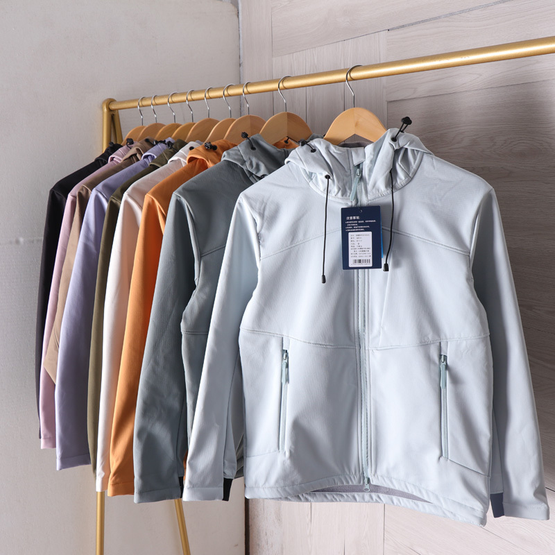 Close Your Eyes and Rush! Composite Warm Velvet Lining! Autumn and Winter Outdoor Windproof and Water Repellent Hooded Soft Shell Jacket for Men and Women