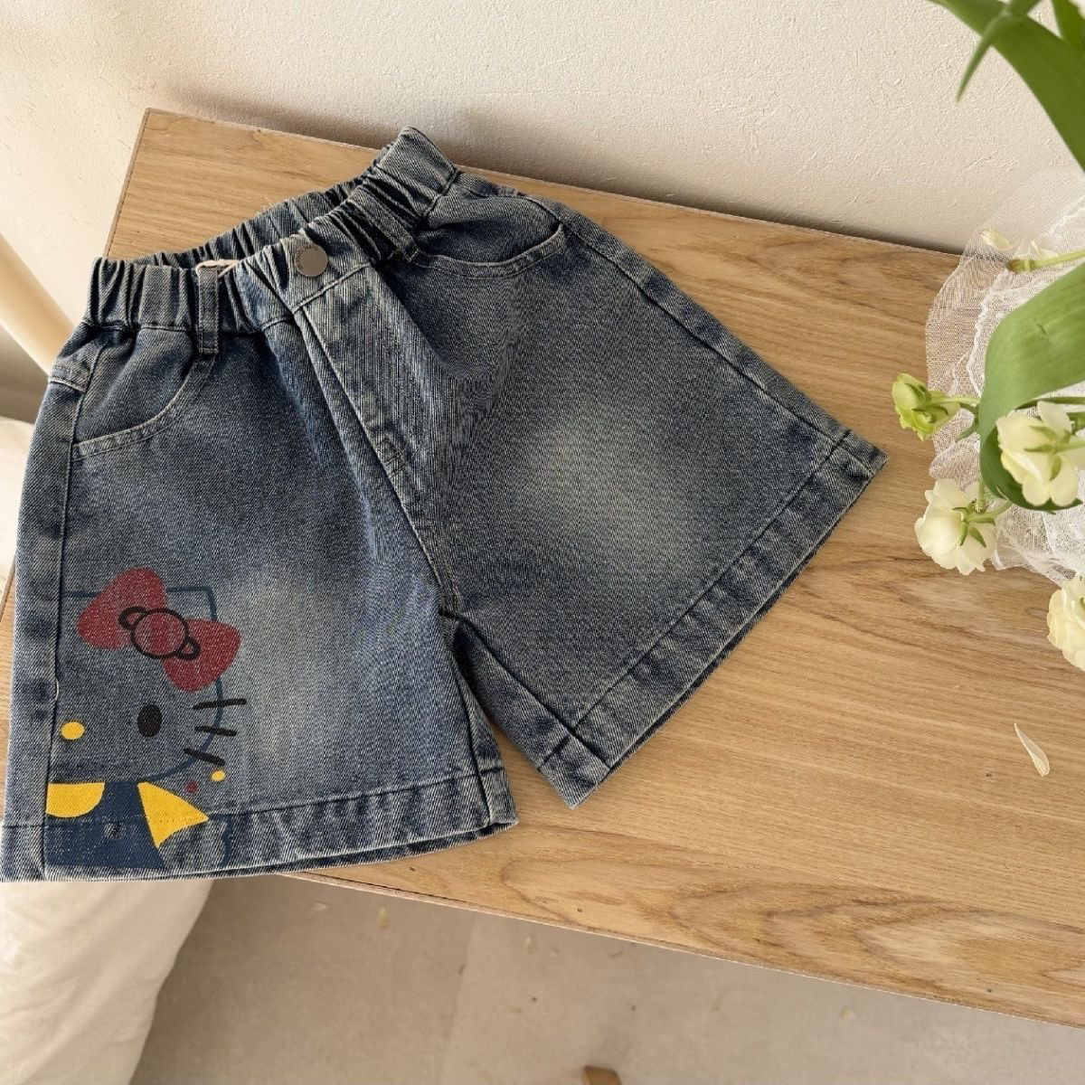 Nuevos pantalones cortos coreanos de dibujos animados para niñas, niños de verano, pantalones casuales, jeans para niñas