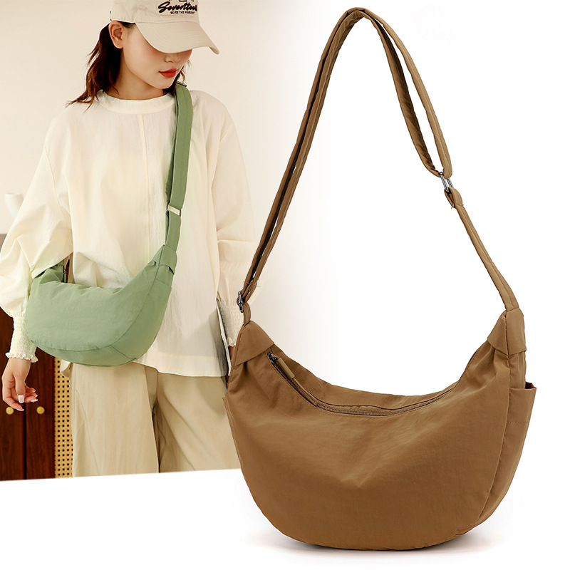 时尚休闲女斜挎包新款单肩包尼龙饺子包女士挎包简约轻便小布包包