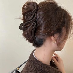 2025款邂逅美拉德磨砂抓夹大号高级感丝绒发夹女后脑勺鲨鱼夹发饰