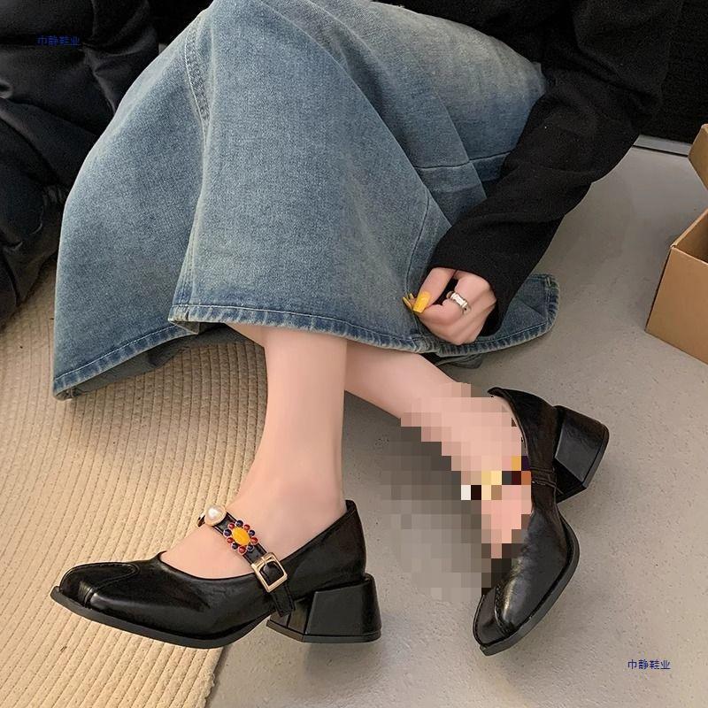 女性のためのファッショナブルなメリージェーンシューズ 2025 春の新しいスタイルのフレンチスタイルの多用途の太いヒールとスカートの気質の小さな革靴|undefined
