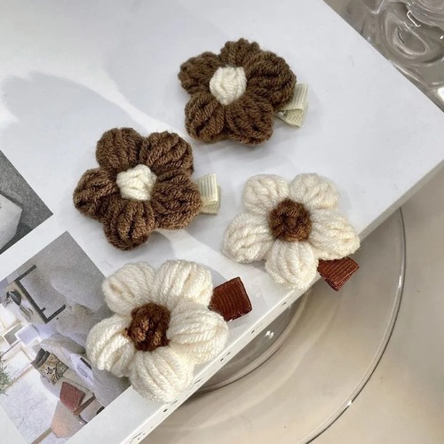 Autumn and winter new style hand-knitted wool flower grabber for the back of the head large shark clip hairpin hair accessories for women