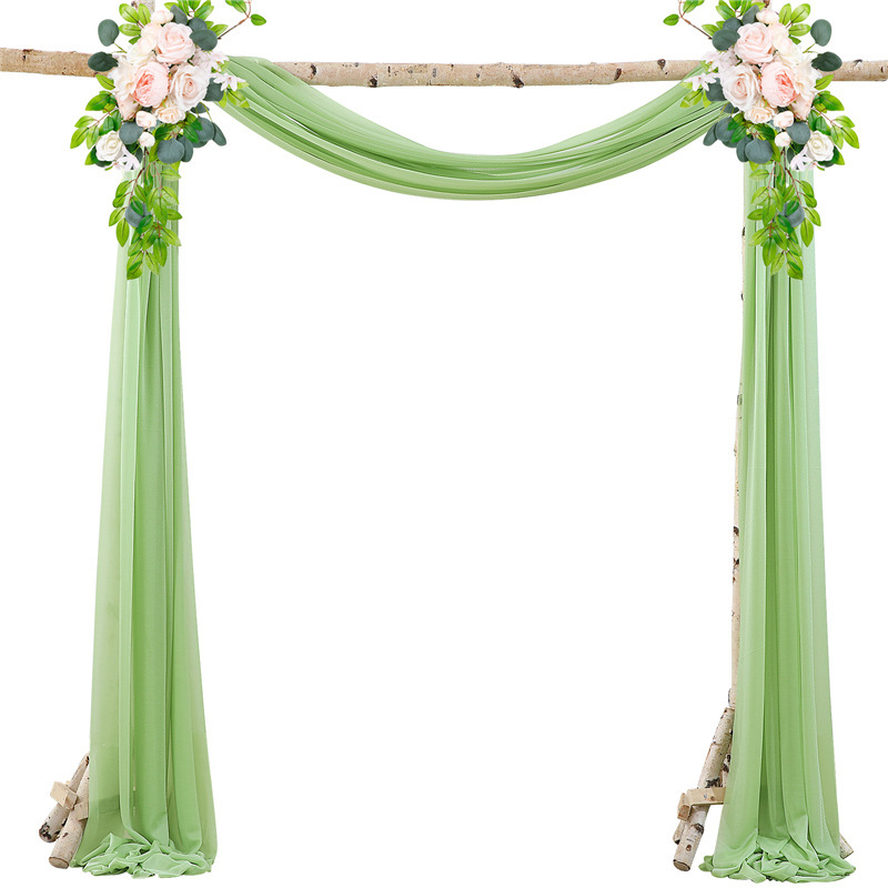 カーテンは欧米の結婚式のアーチで飾られています。|undefined