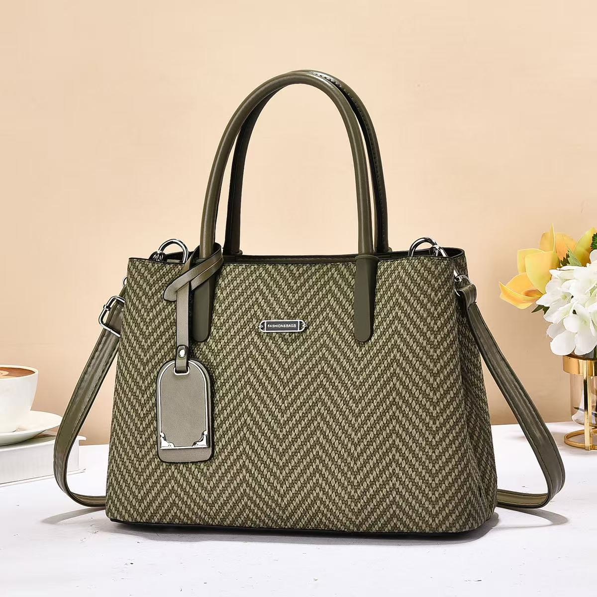 Bolso de mano de color sólido universal 2025, nuevo bolso de hombro de moda casual, mochila de transporte de gran capacidad Handbag