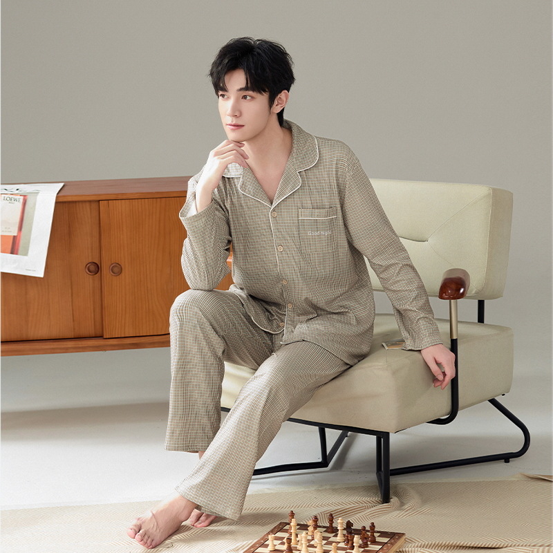 Pijamas de cotton para hombres otoño y invierno de 2025 cálidos catiónicos cardigan de manga larga con un conjunto de ropa de hogar de alta calidad