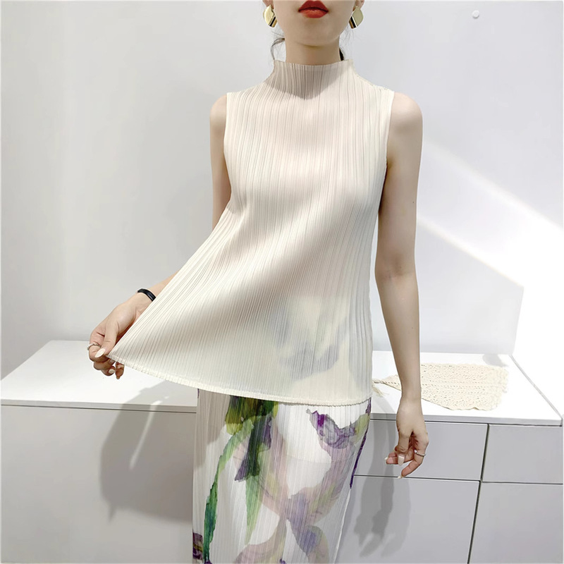 2025 Women's Summer Outerwear Vest Slimming High Elastic Pleated Top Half High Collar Sleeveless Comfortable Casual Foreign Trade Women's Clothing