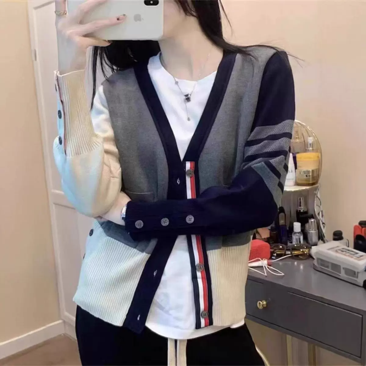 撞色经典四条纹拼色上衣别致羊毛针织衫显瘦女V领秋冬新款学院风