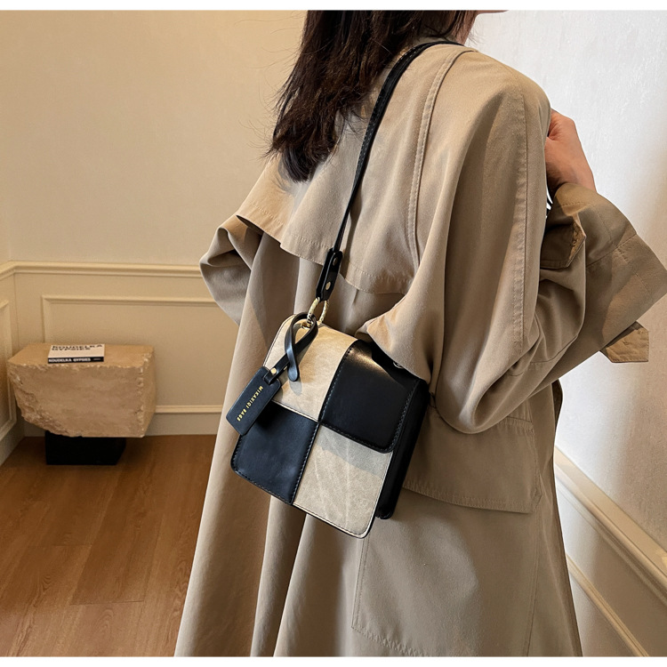 This year, there is a trend of fashionable, versatile, casual and stylish hand-held small square bags for women undefined