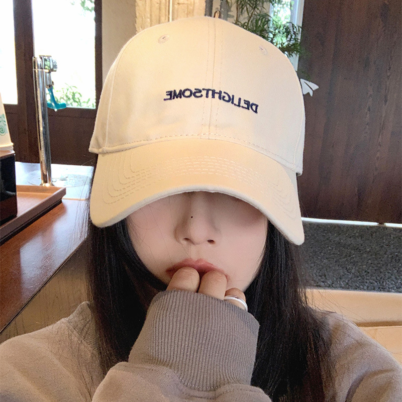 Sombrero de béisbol coreano de letras para mujeres primavera de 2025 nuevo estilo simple cara grande brida ancha cara pequeña sombrero de boca de pato duro
