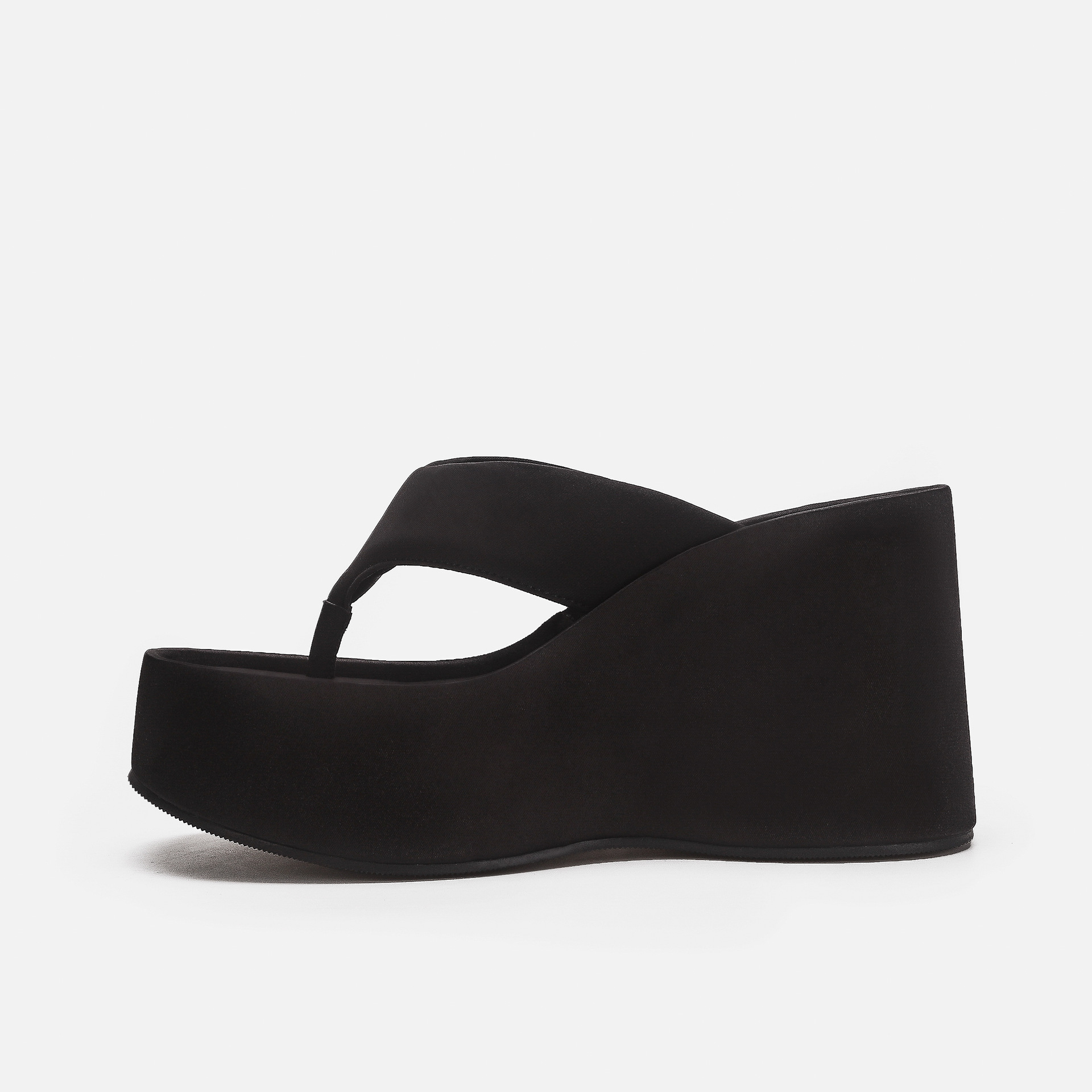 대외 무역 크로스 보더 플랫폼 두꺼운 밑창 플립 플롭 여성용 의상 클립 온 웨지 힐 여름용 높이 증가 사이버 유명 샌들